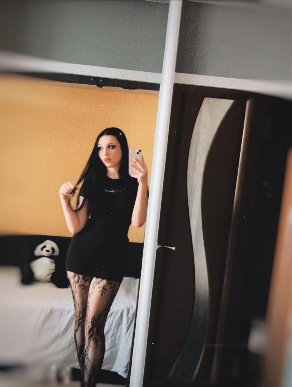 Image of cam model MaganSplonskowski from XloveCam
