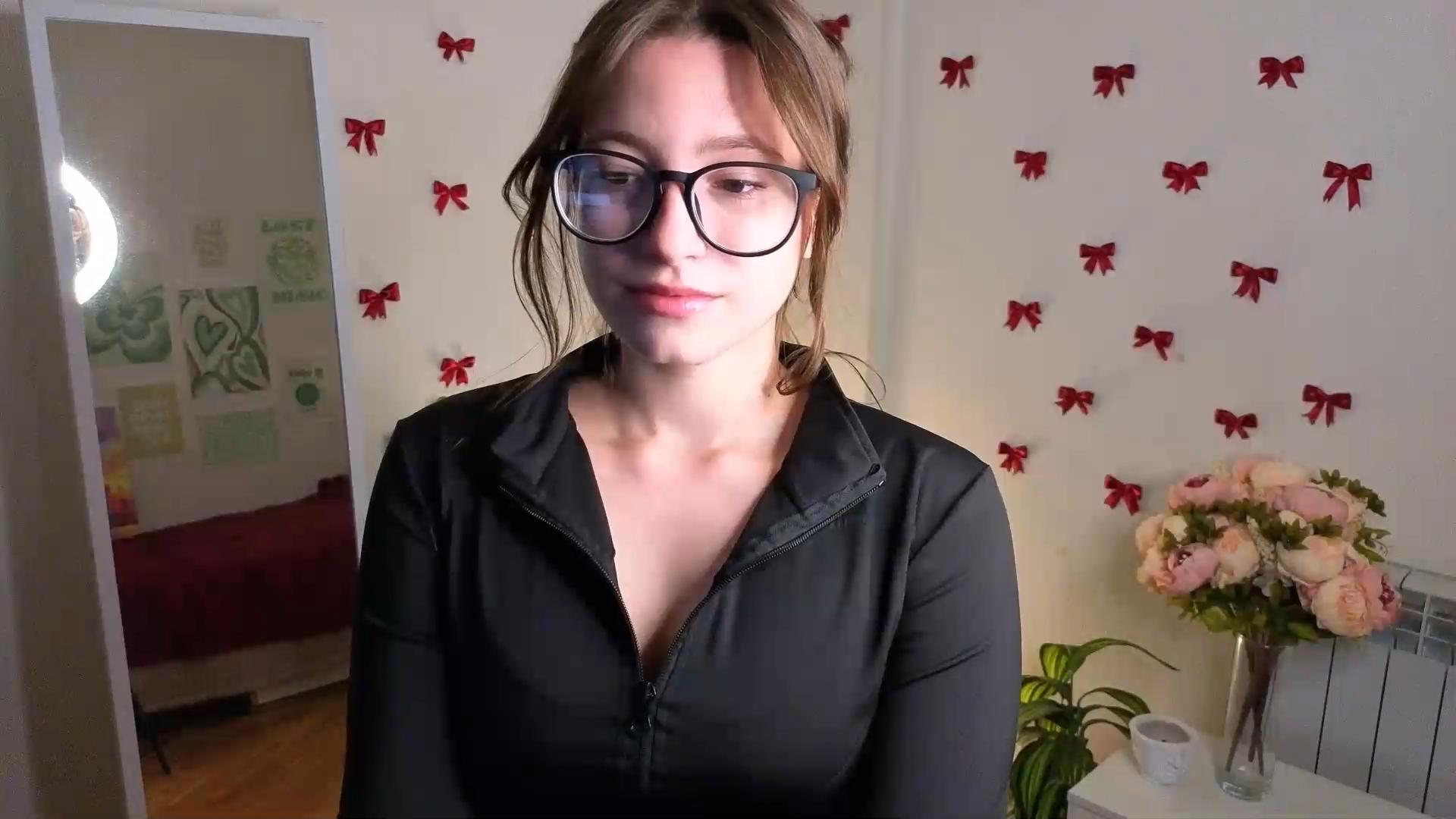 Image of cam model LupeYing from XloveCam