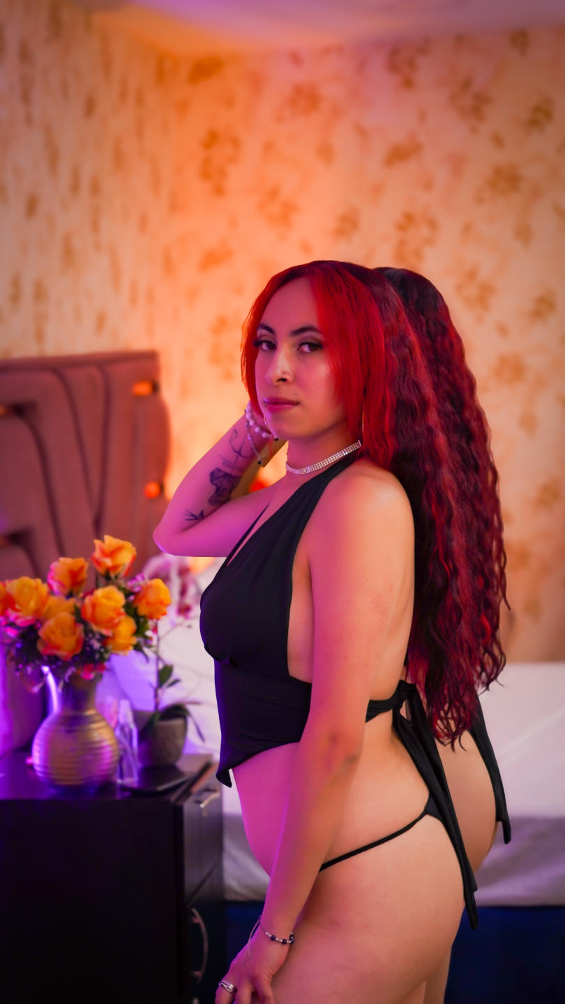 Image of cam model AnyaCarter from XloveCam