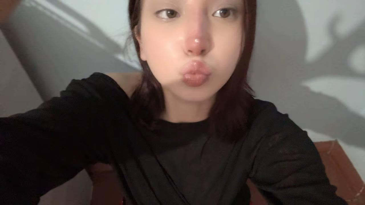 Image of cam model ElaneBoth from XloveCam