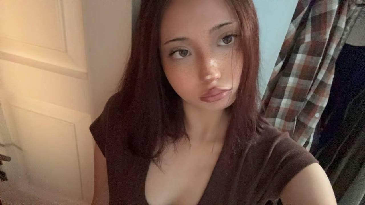 Image of cam model ElaneBoth from XloveCam
