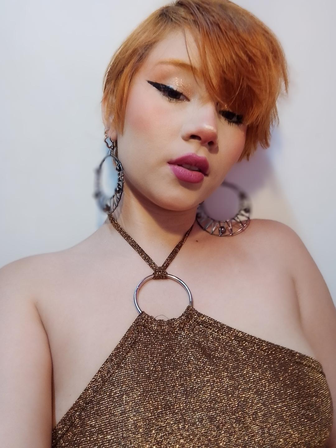 Image of cam model ChloeeWilliams from XloveCam