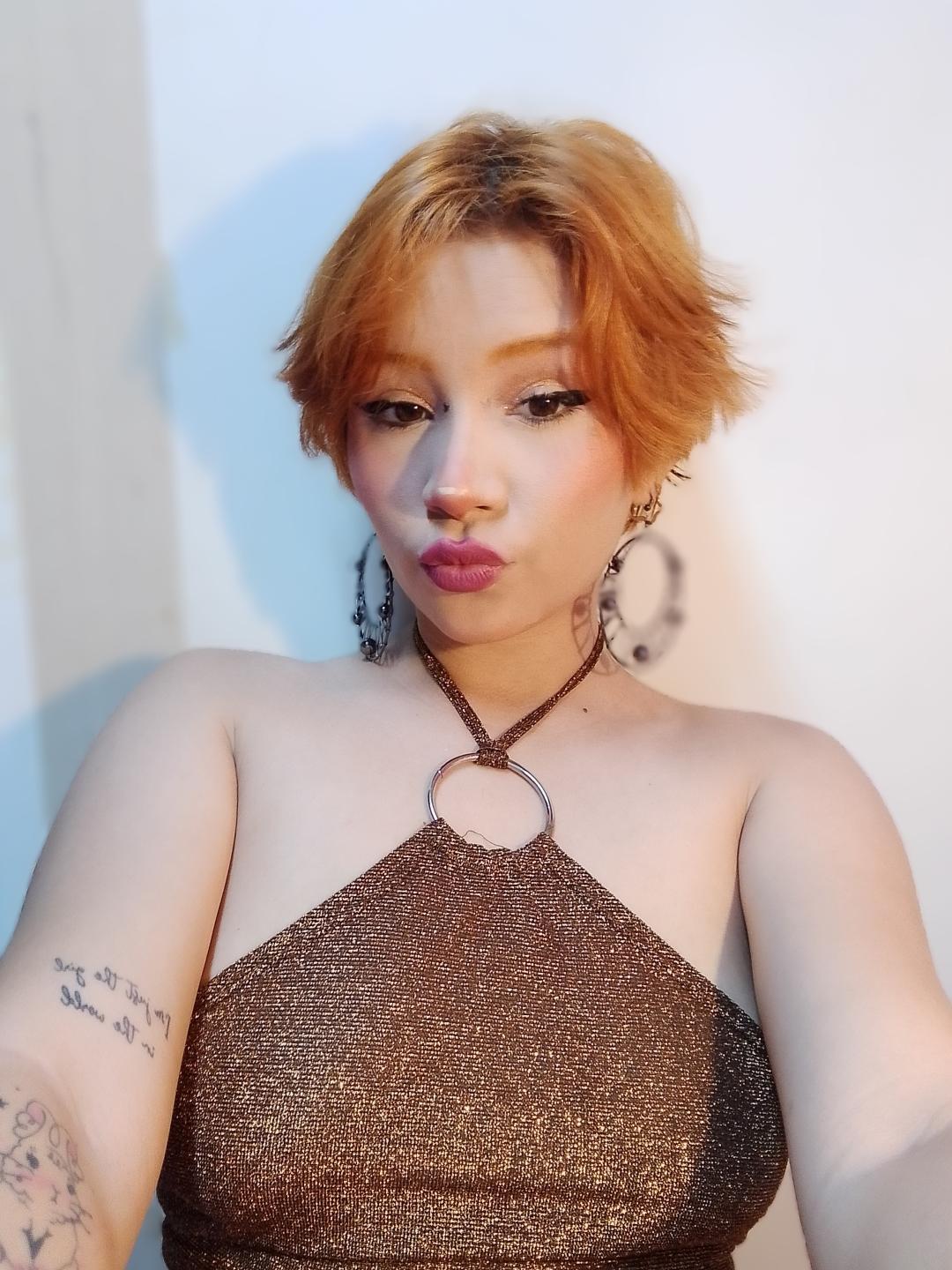 Image of cam model ChloeeWilliams from XloveCam