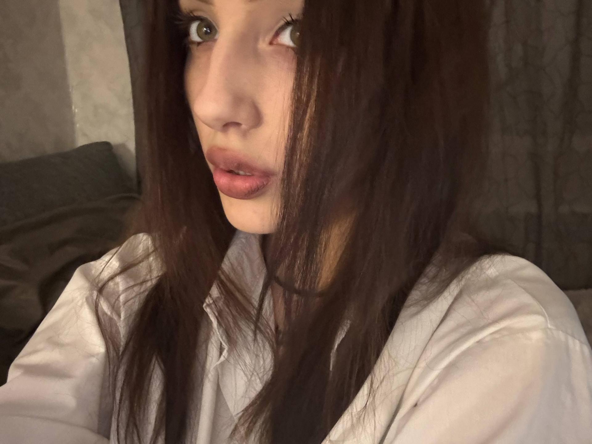 Image of cam model SimonneBrustkern from XloveCam