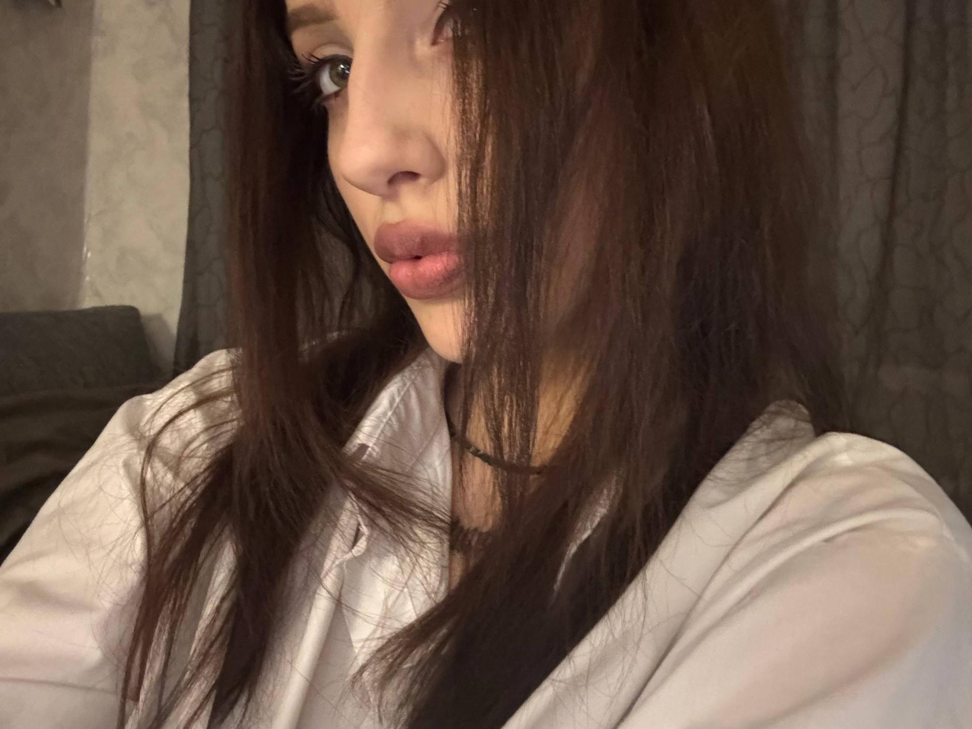 Image of cam model SimonneBrustkern from XloveCam
