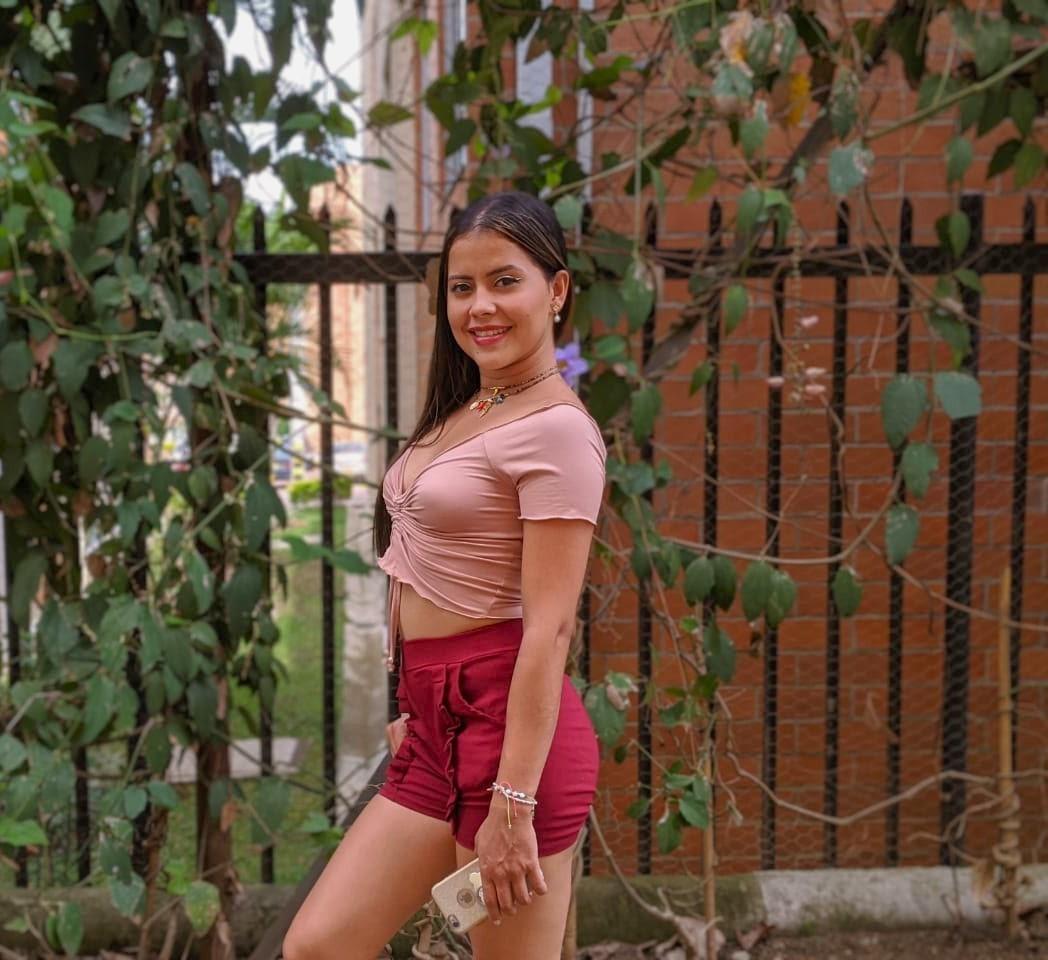 Image of cam model ElectraRoss from XloveCam