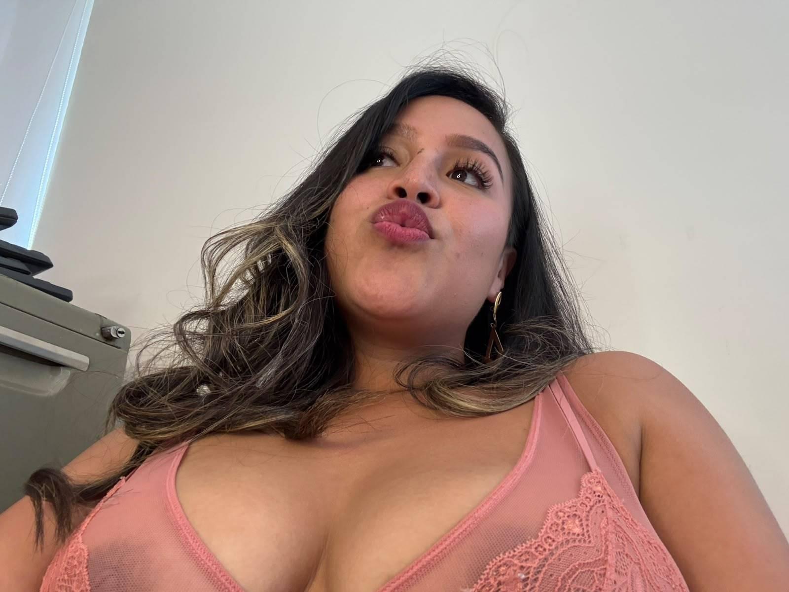 Image of cam model LiaDiane (LiaDumont) from XloveCam