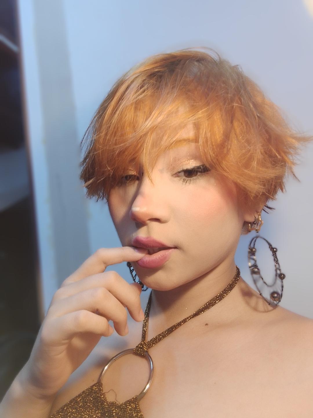Image of cam model ChloeeWilliams from XloveCam
