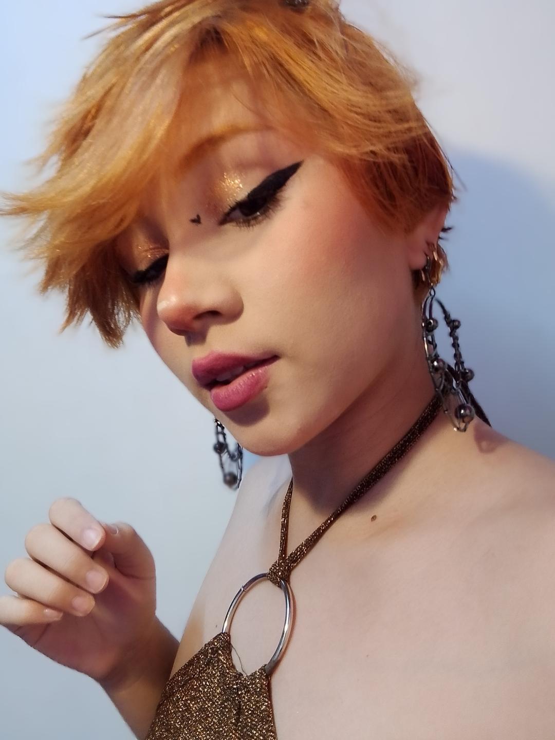 Image of cam model ChloeeWilliams from XloveCam