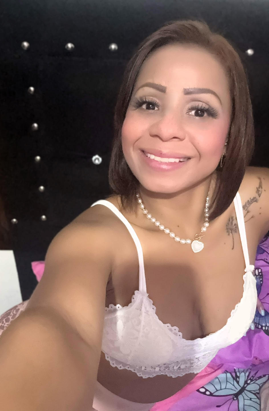 Image of cam model AlondraMonique from XloveCam