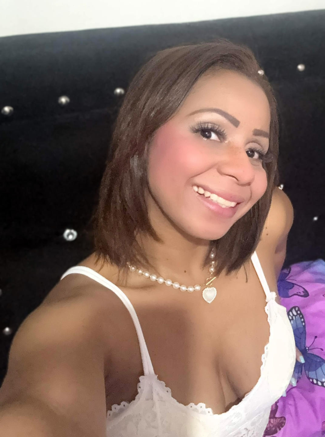 Image of cam model AlondraMonique from XloveCam