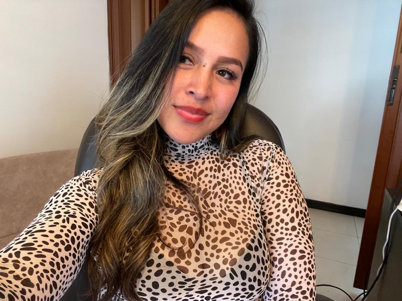 Image of cam model LiaDiane from XloveCam