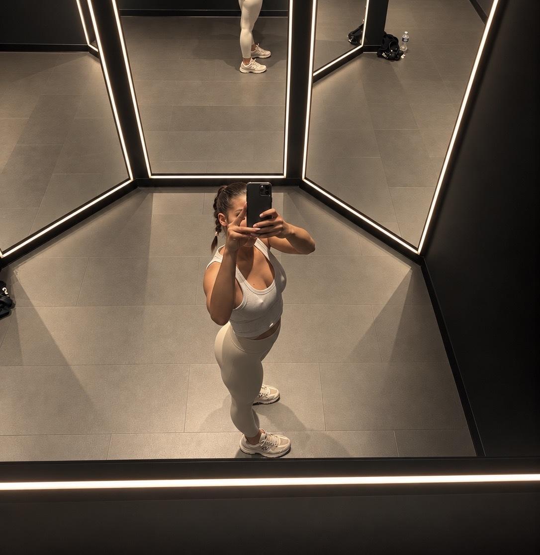 Image of cam model LaJoker from XloveCam