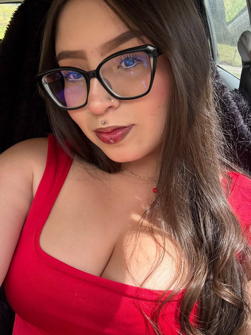 Image of cam model MadeleynRouse from XloveCam