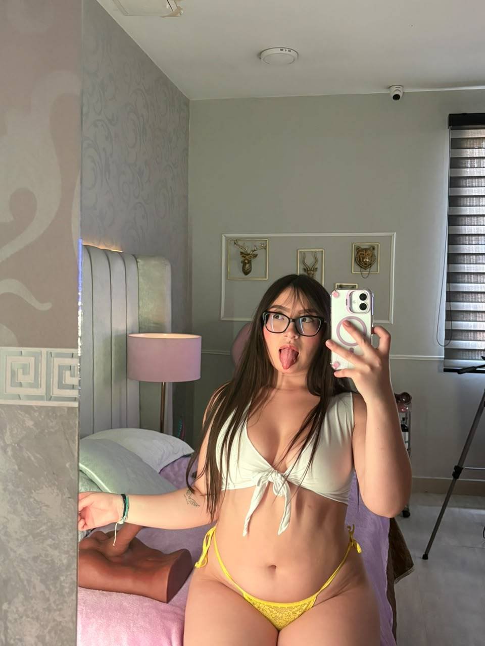 Image of cam model MadeleynRouse from XloveCam