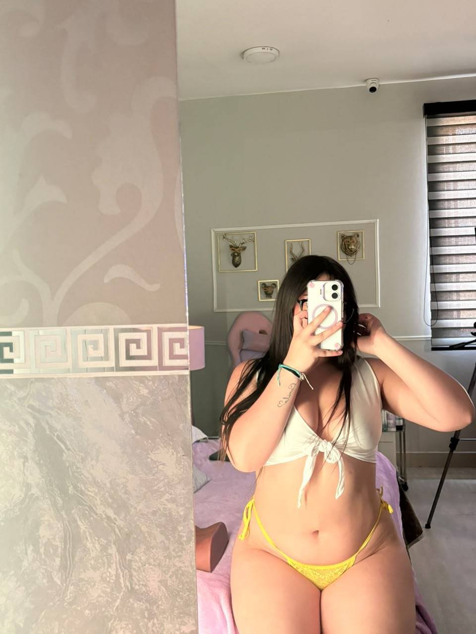 Image of cam model MadeleynRouse from XloveCam