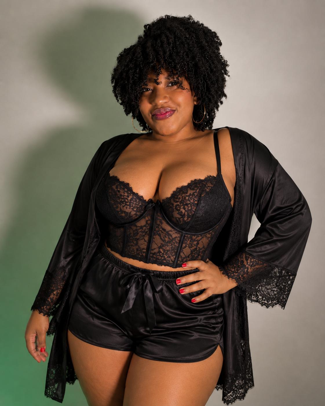 Image of cam model ViaraMoon from XloveCam