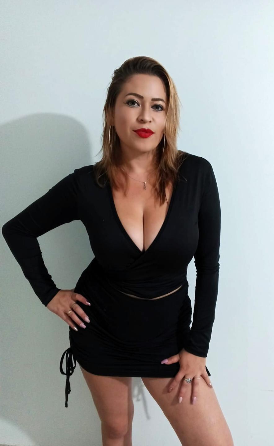 Image of cam model ImEmilyHanks from XloveCam