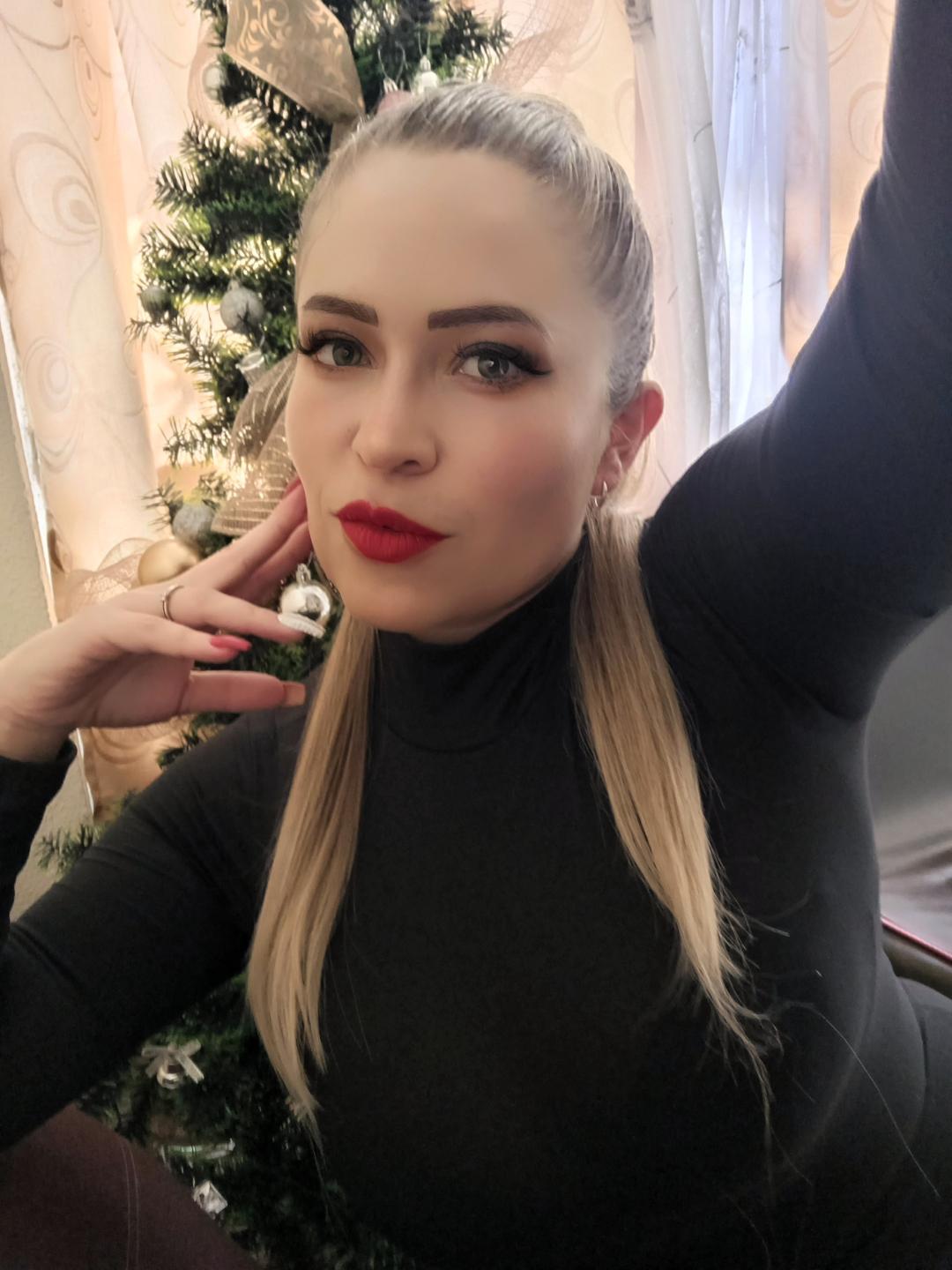 Image of cam model ImEmilyHanks from XloveCam