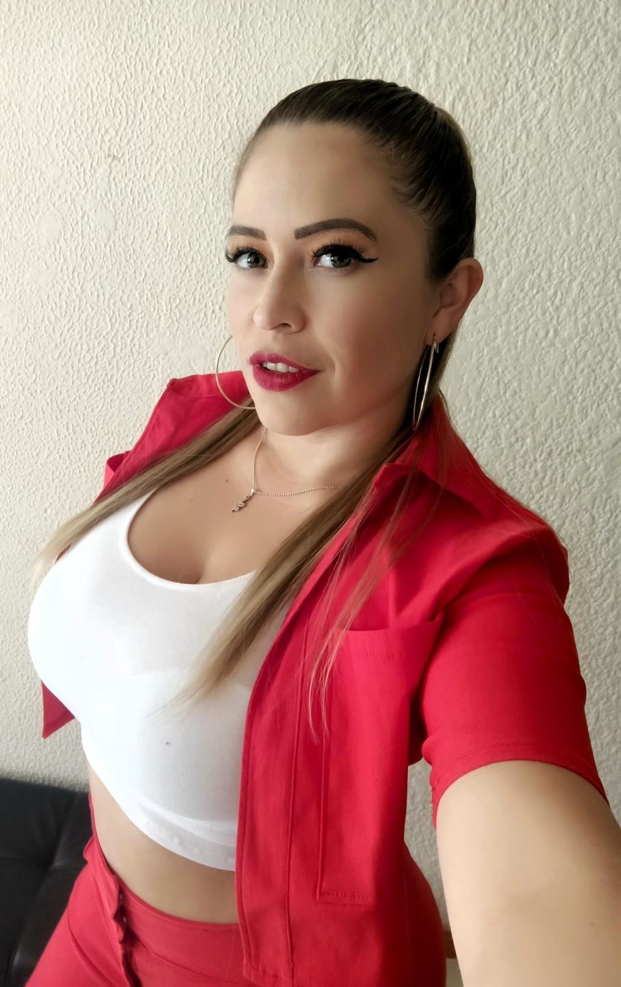 Image of cam model ImEmilyHanks from XloveCam