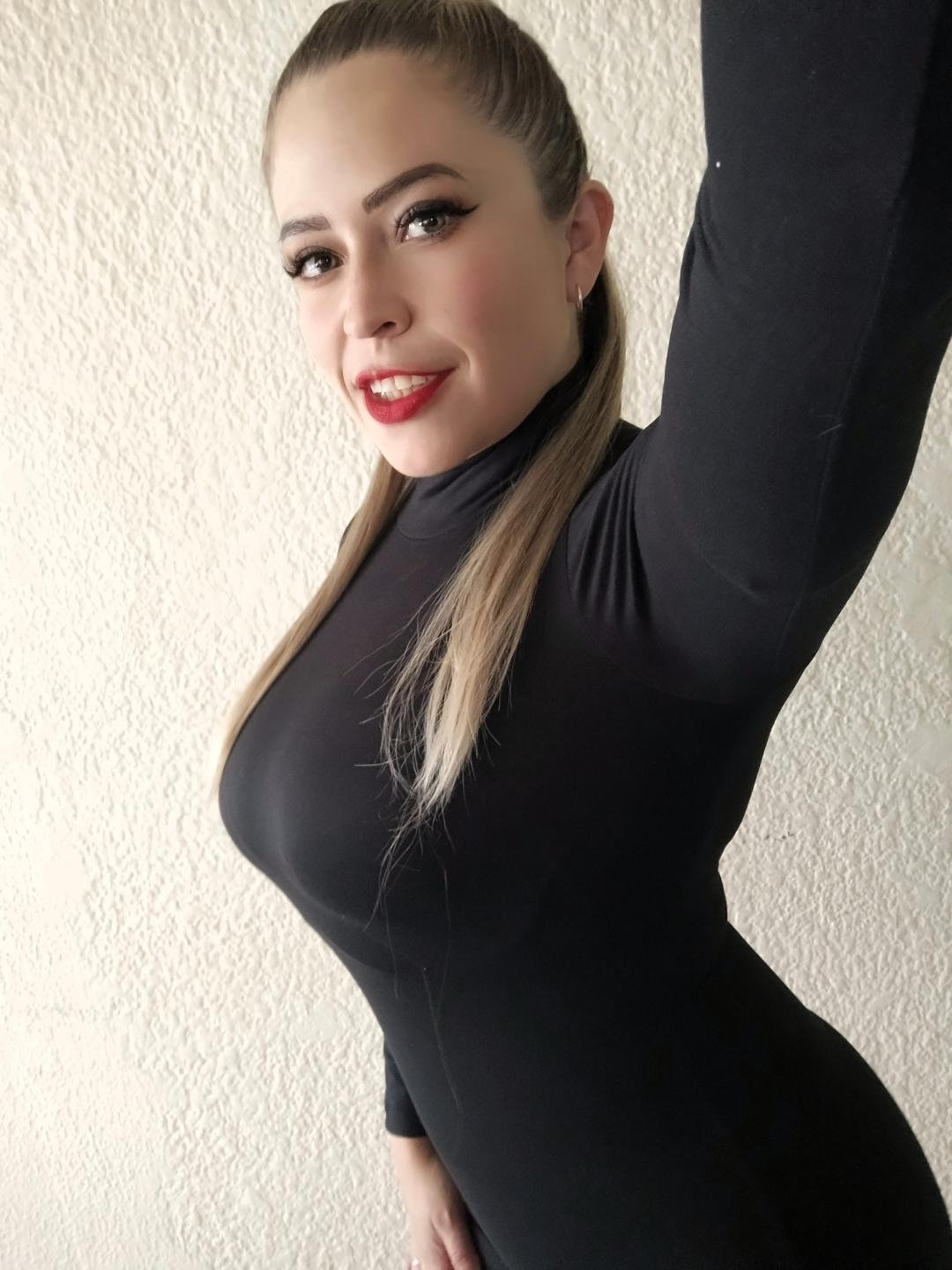 Image of cam model ImEmilyHanks from XloveCam