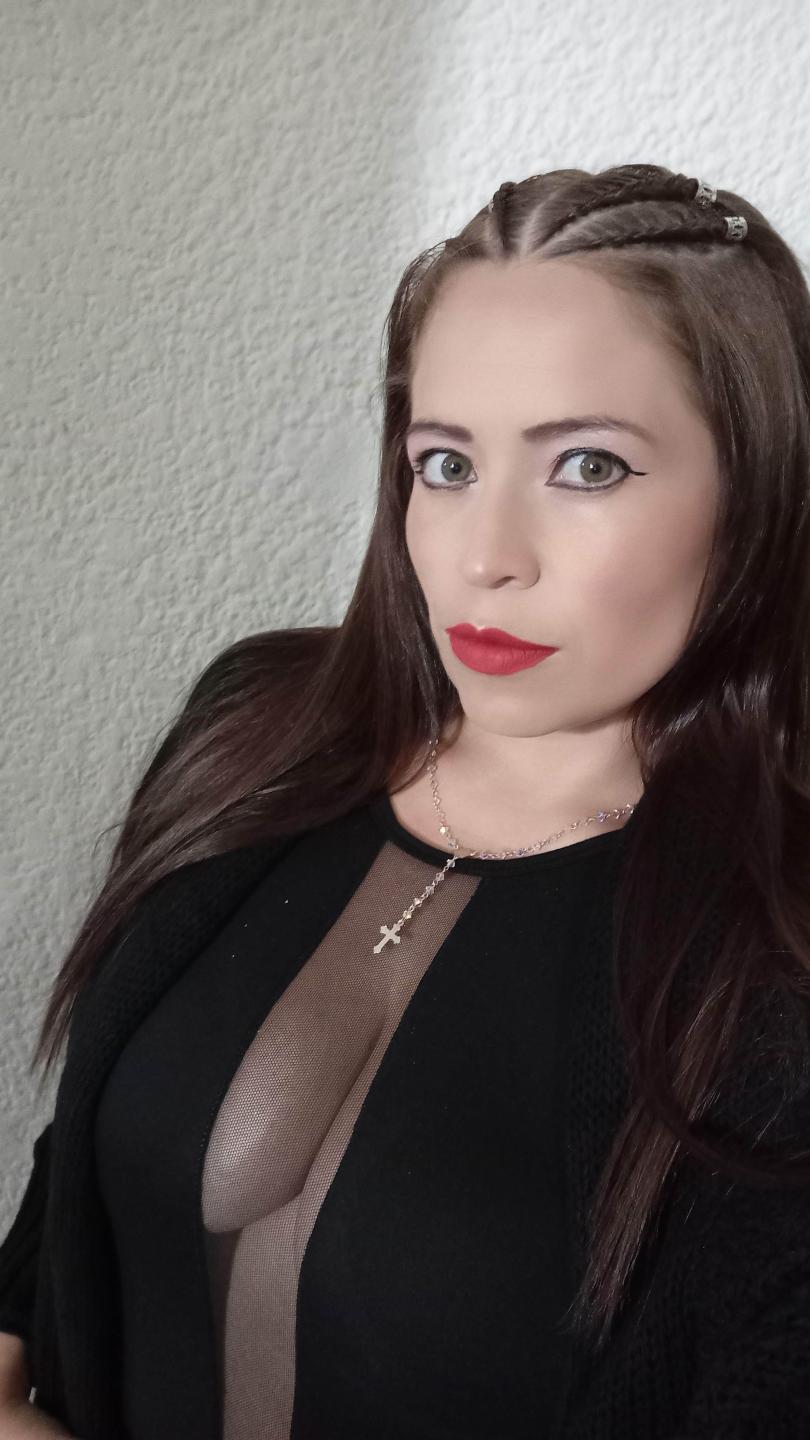 Image of cam model ImEmilyHanks from XloveCam