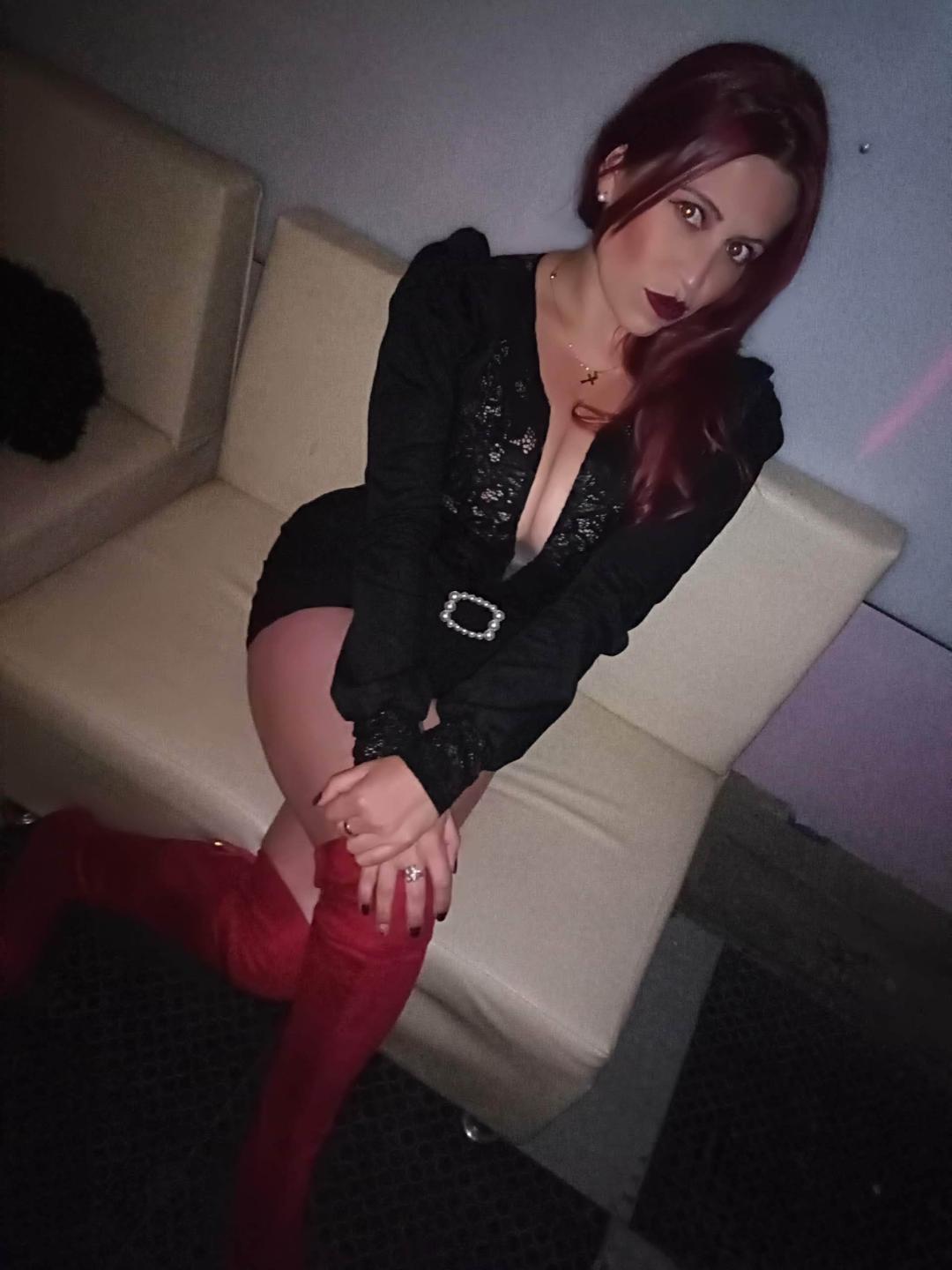 Image of cam model ImEmilyHanks from XloveCam