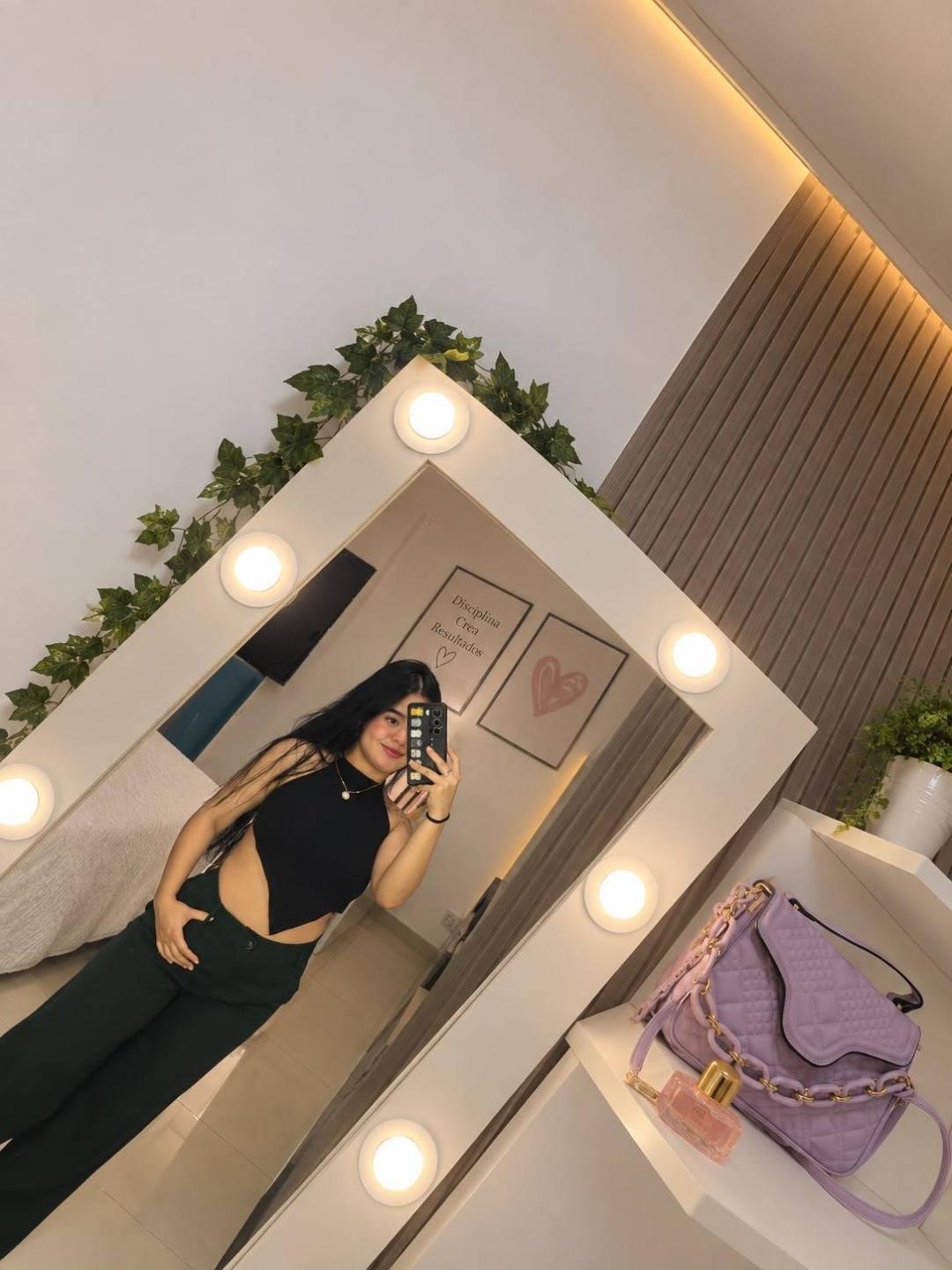 Image of cam model MalloryRamos from XloveCam
