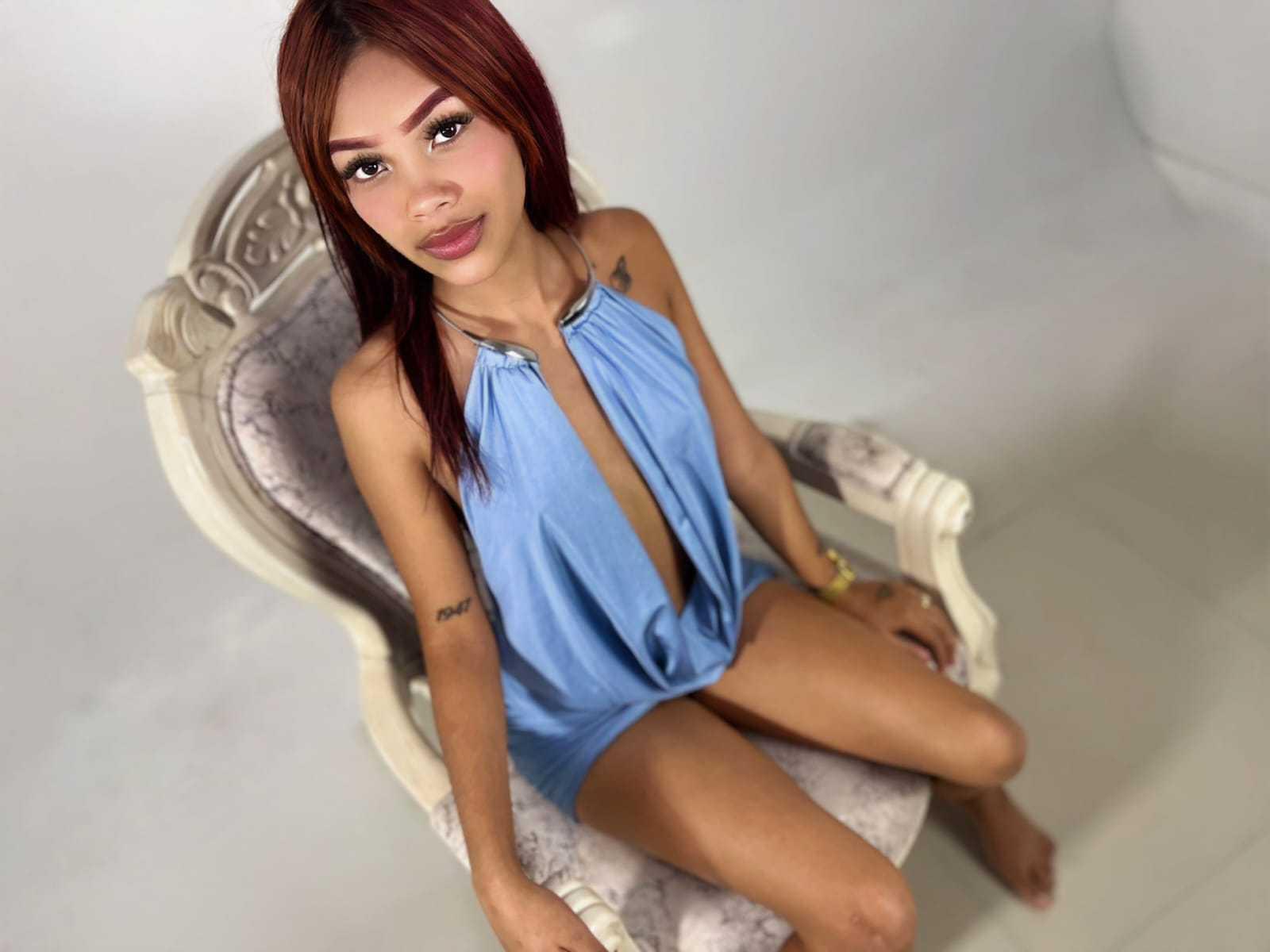Image of cam model SiennaValois from XloveCam