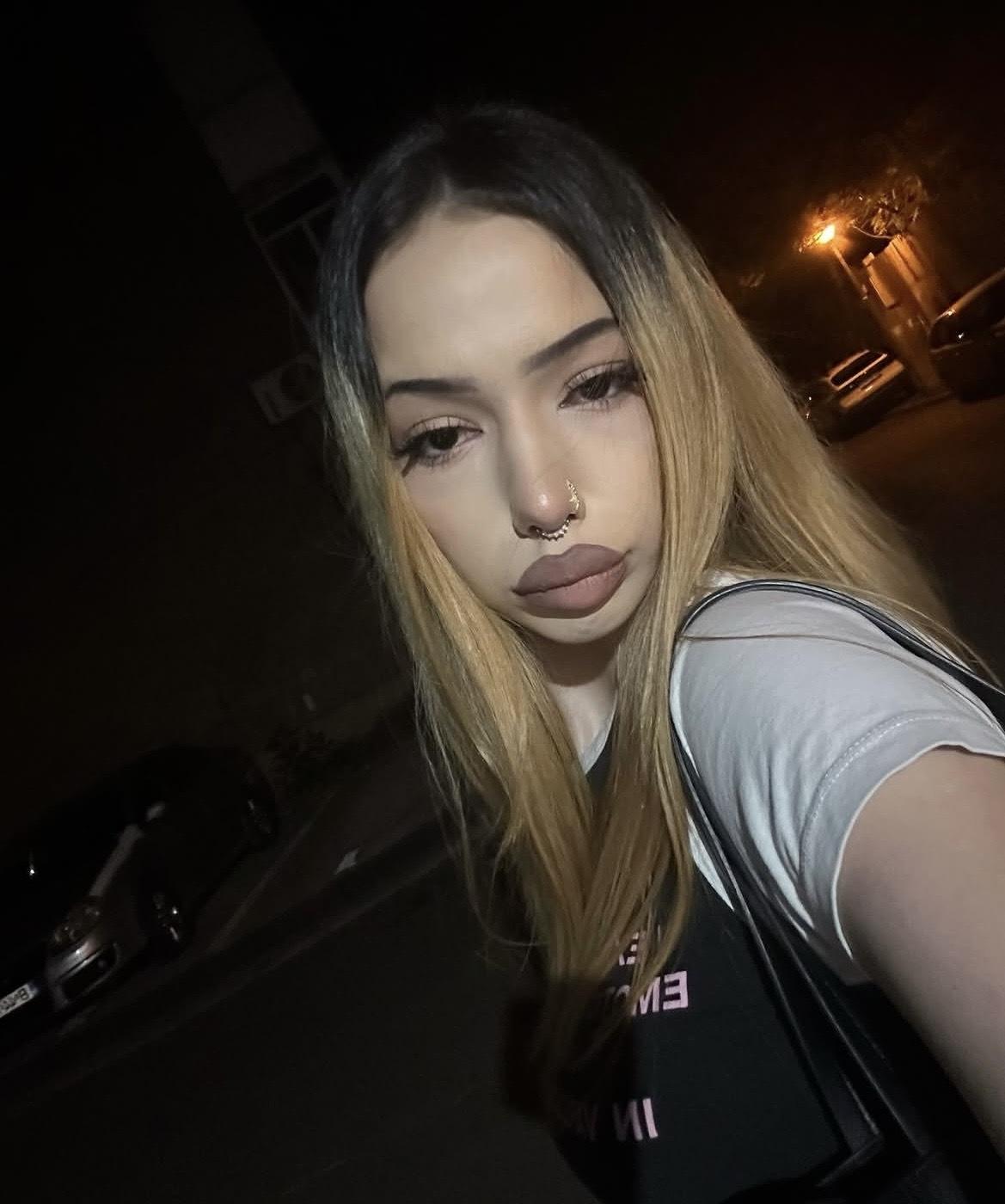 Image of cam model IvyGlowX from XloveCam