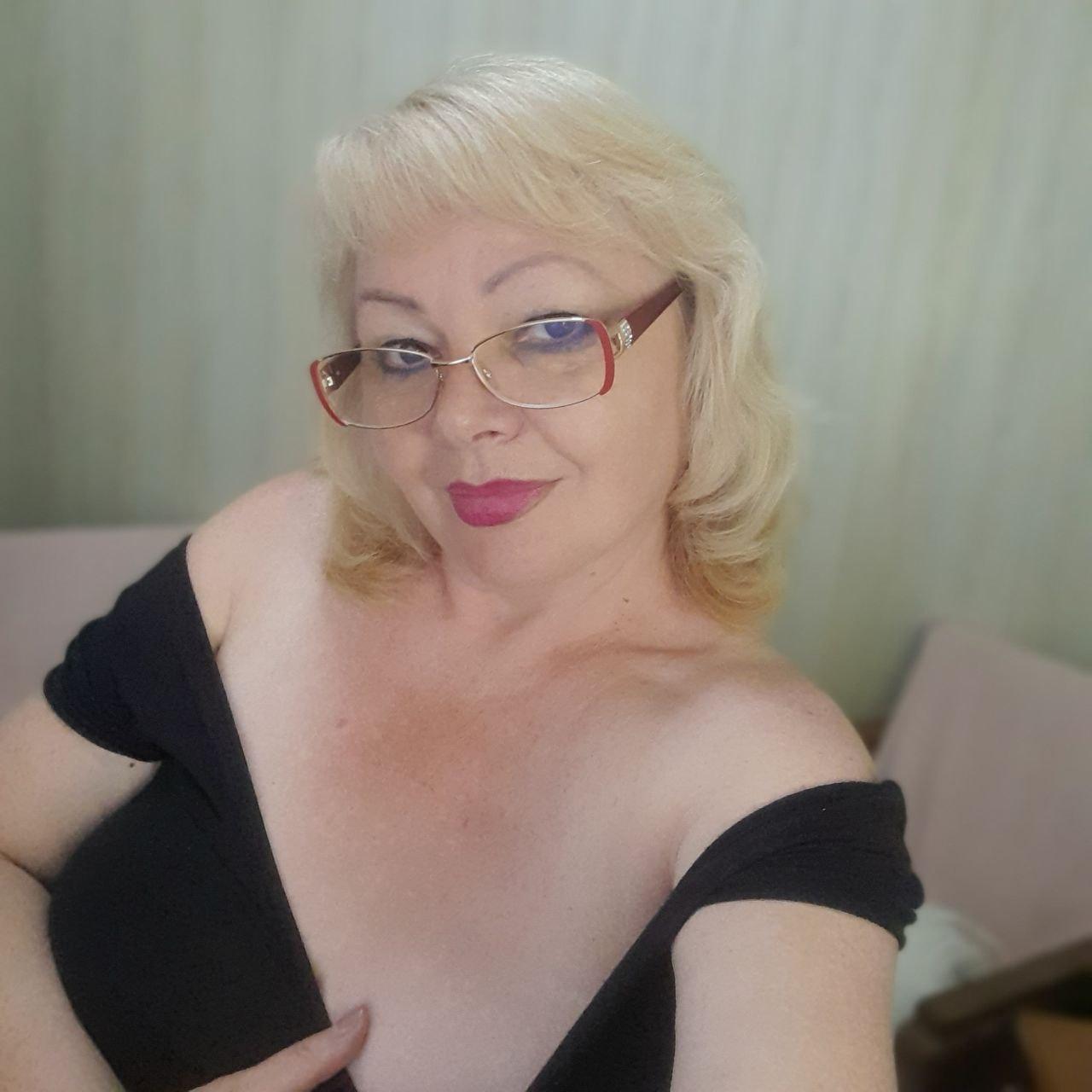 Image of cam model EvelynLoveShy from XloveCam