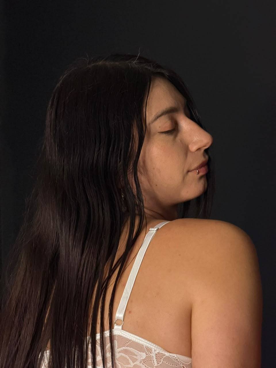 Image of cam model AlessiaLouren from XloveCam