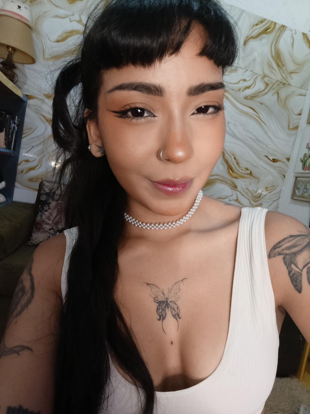 Image of cam model MilaThorne from XloveCam