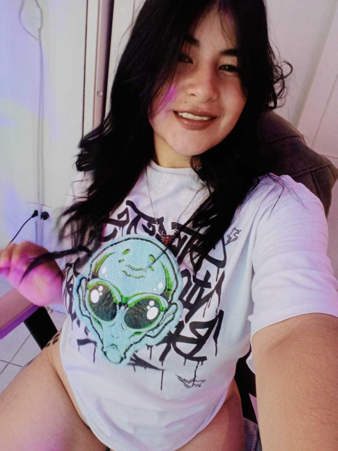 Image of cam model NinaHarpper from XloveCam