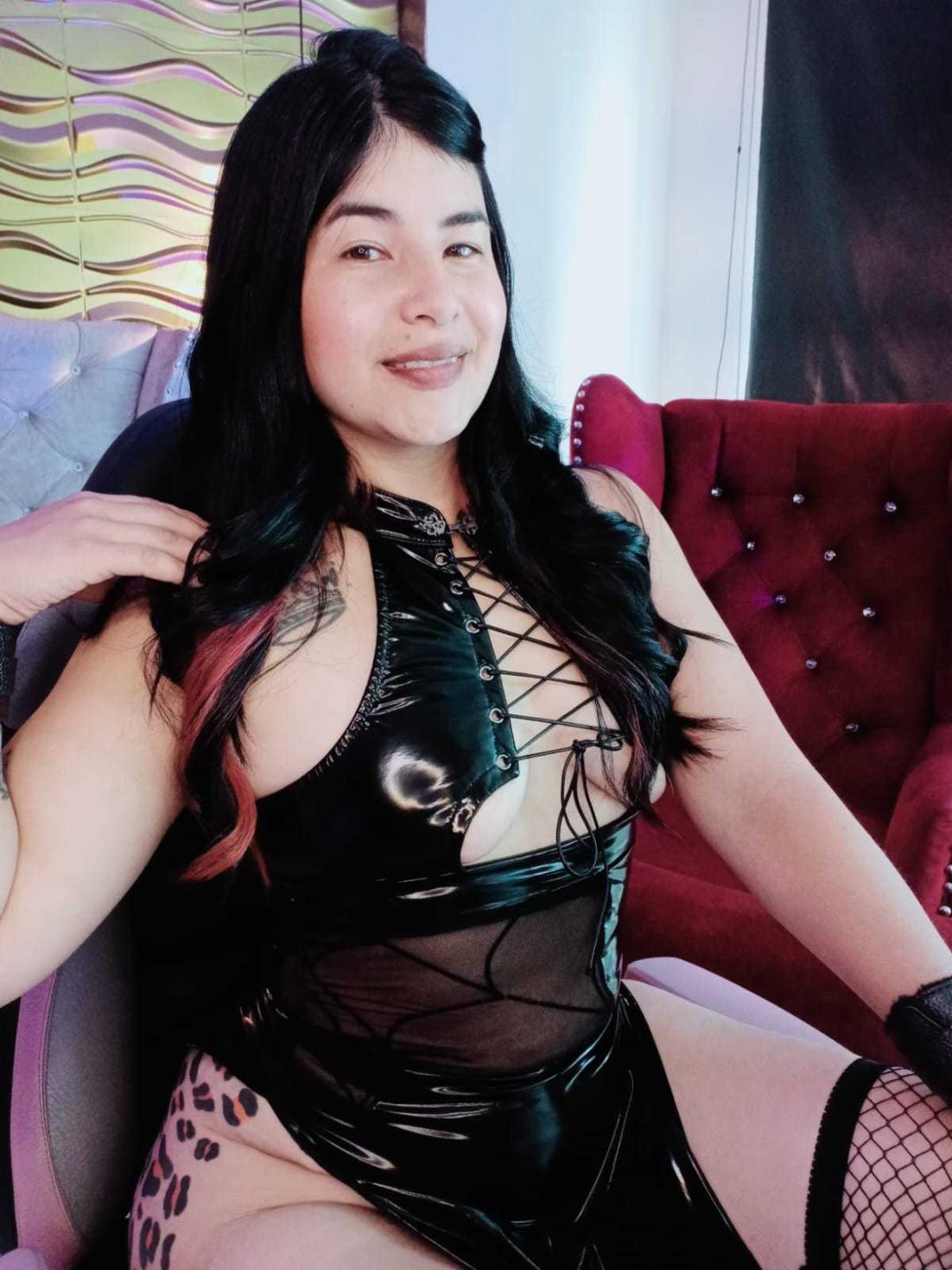 Image of cam model NinaHarpper from XloveCam