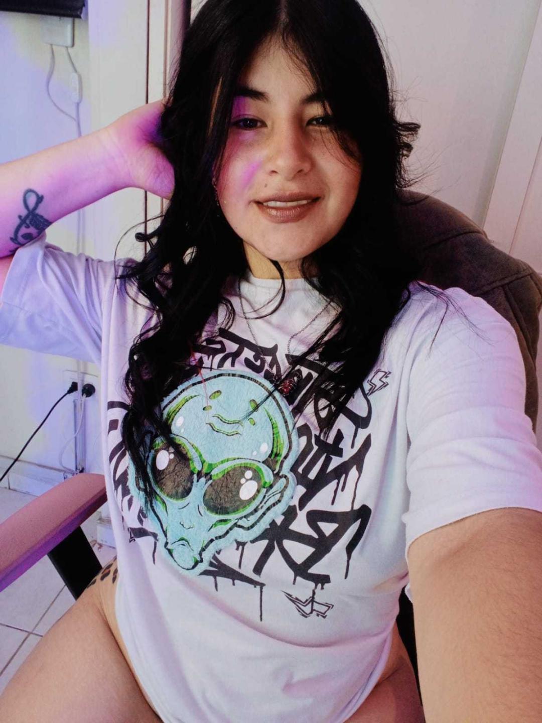 Image of cam model NinaHarpper from XloveCam