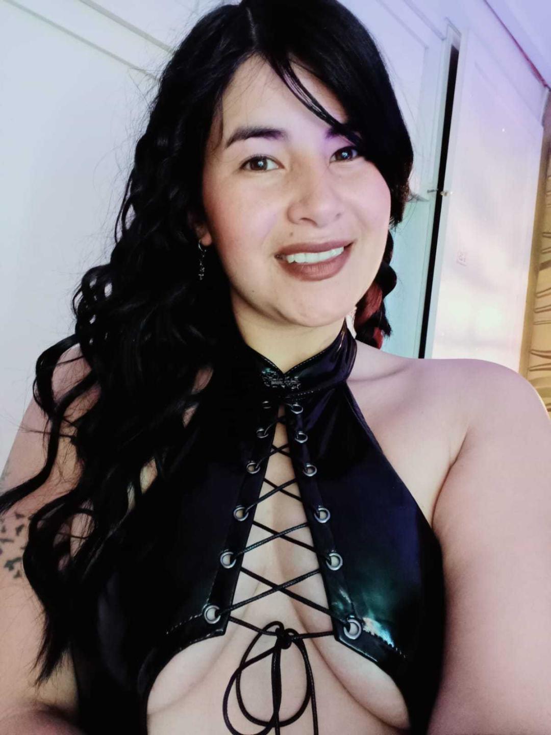 Image of cam model NinaHarpper from XloveCam