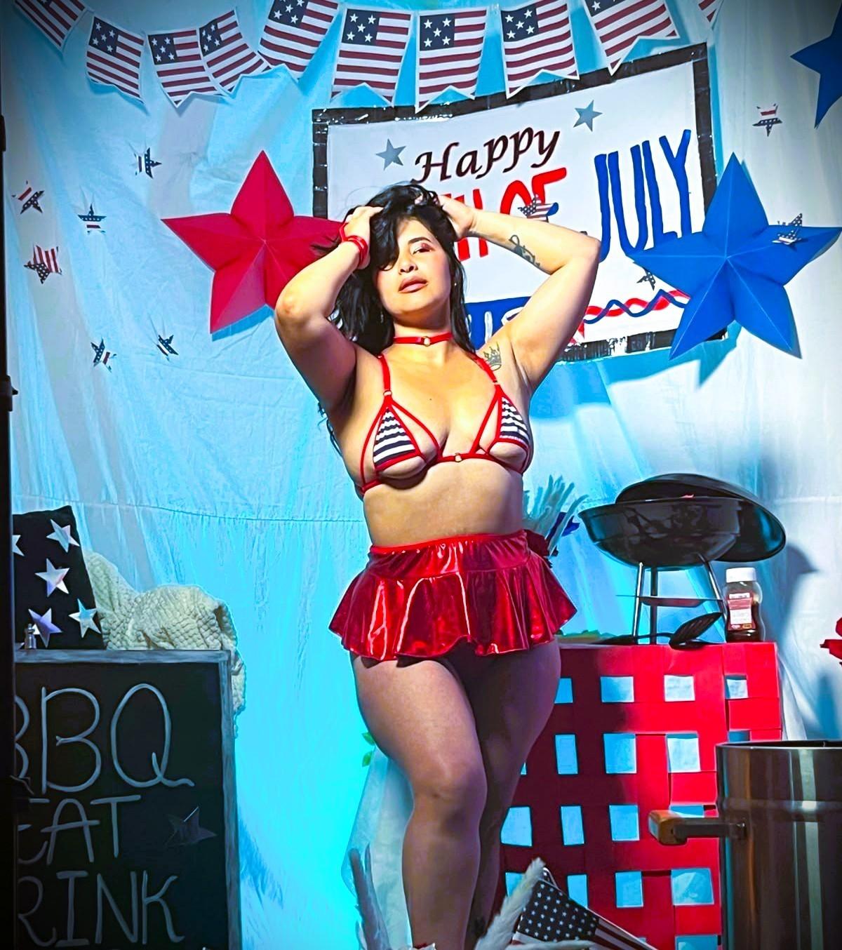 Image of cam model NinaHarpper from XloveCam