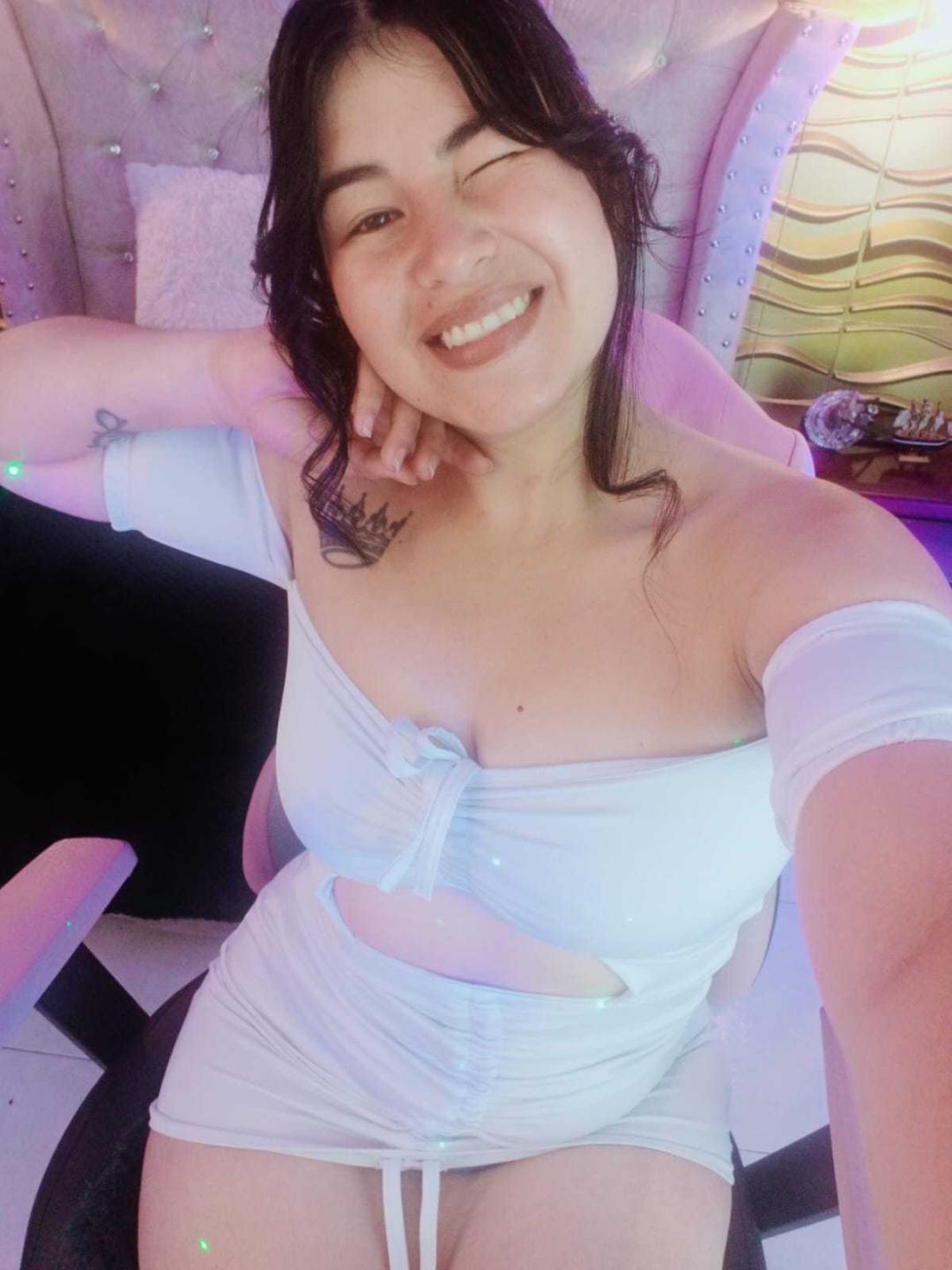 Image of cam model NinaHarpper from XloveCam