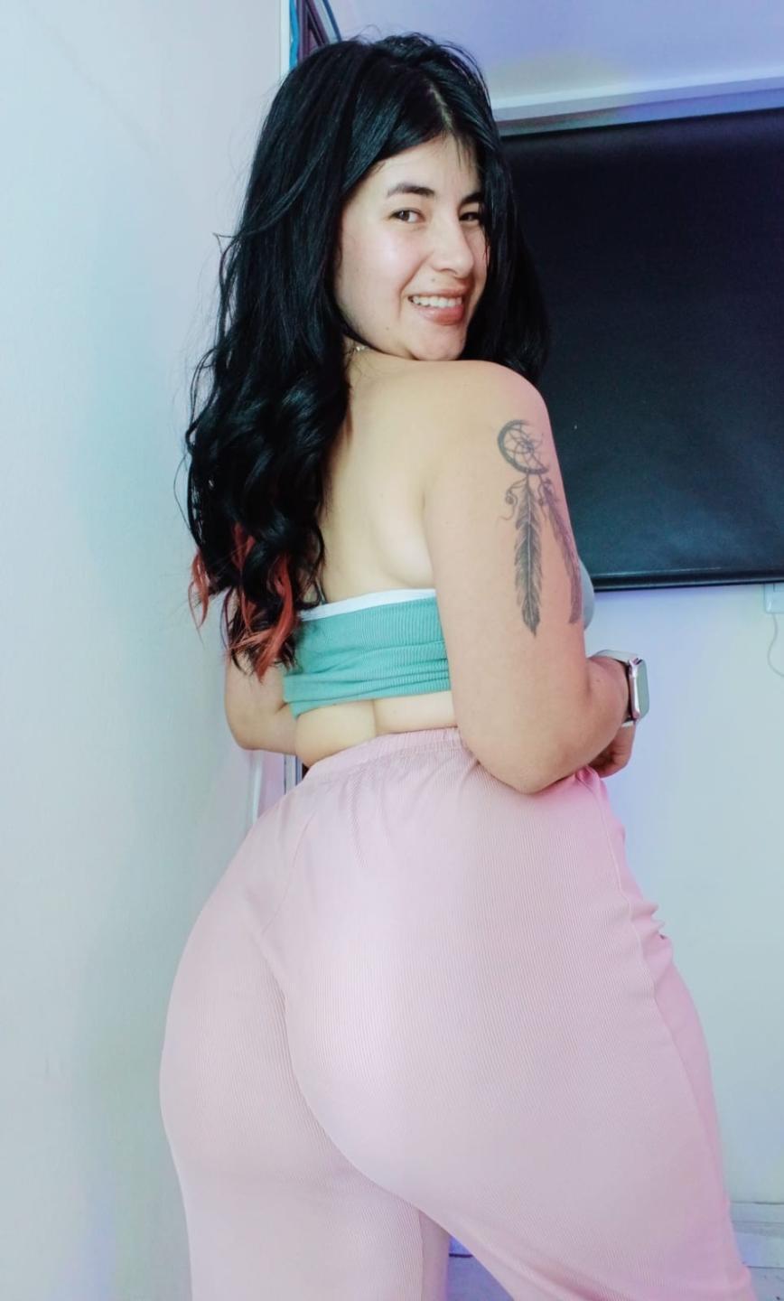 Image of cam model NinaHarpper from XloveCam