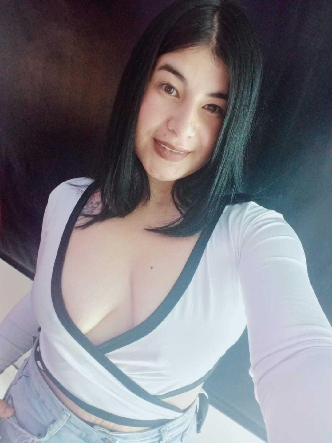 Image of cam model NinaHarpper from XloveCam