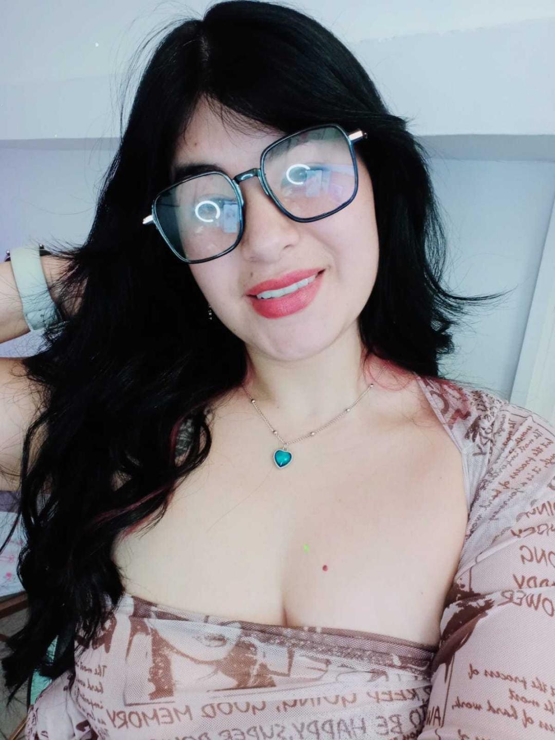 Image of cam model NinaHarpper from XloveCam