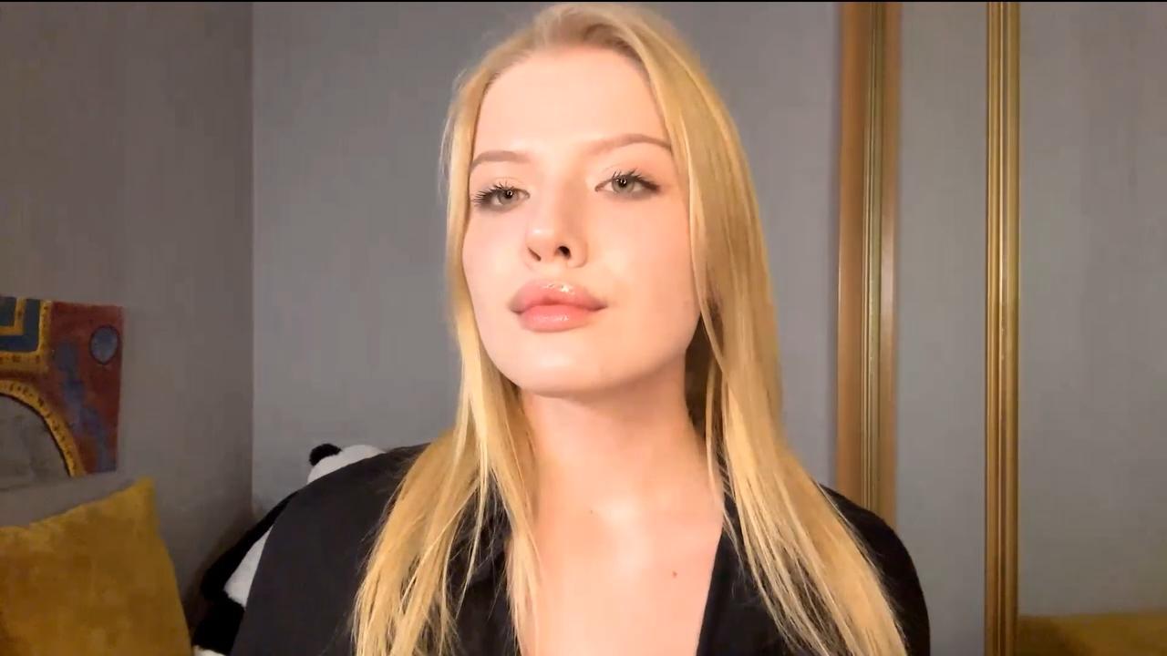 Image of cam model LashellDobey from XloveCam