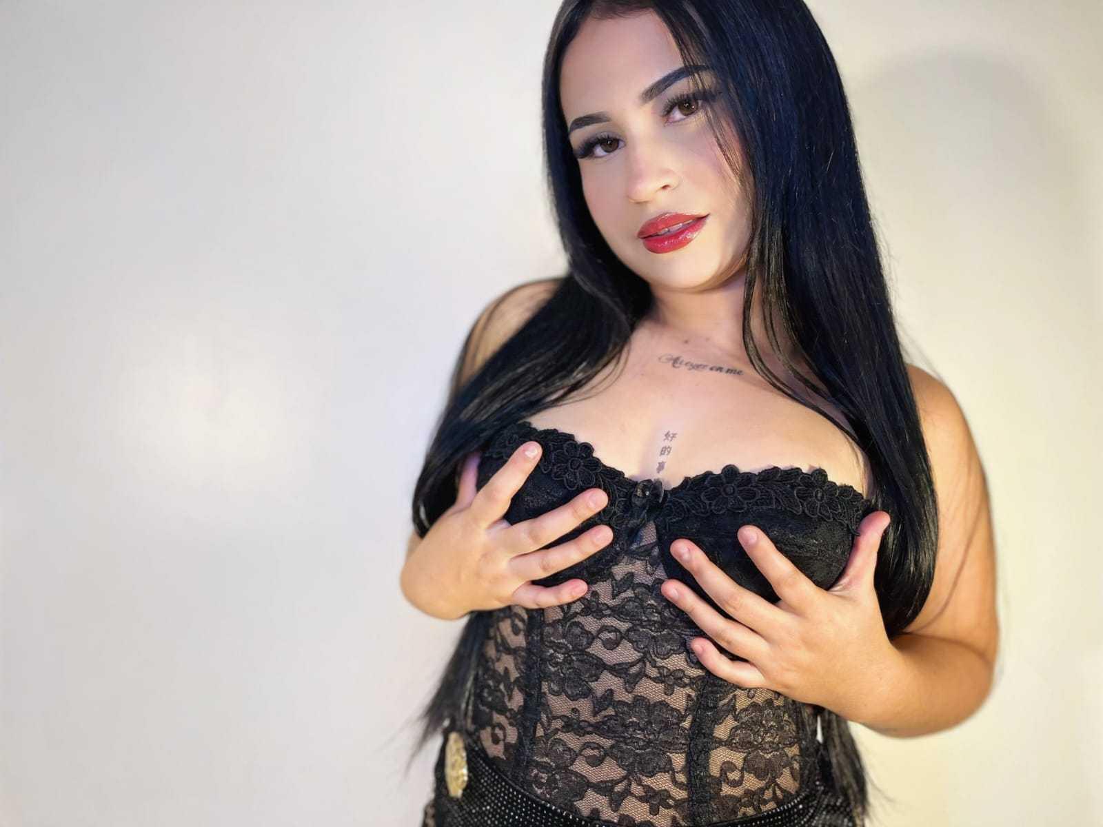 Image of cam model HannahBecker from XloveCam
