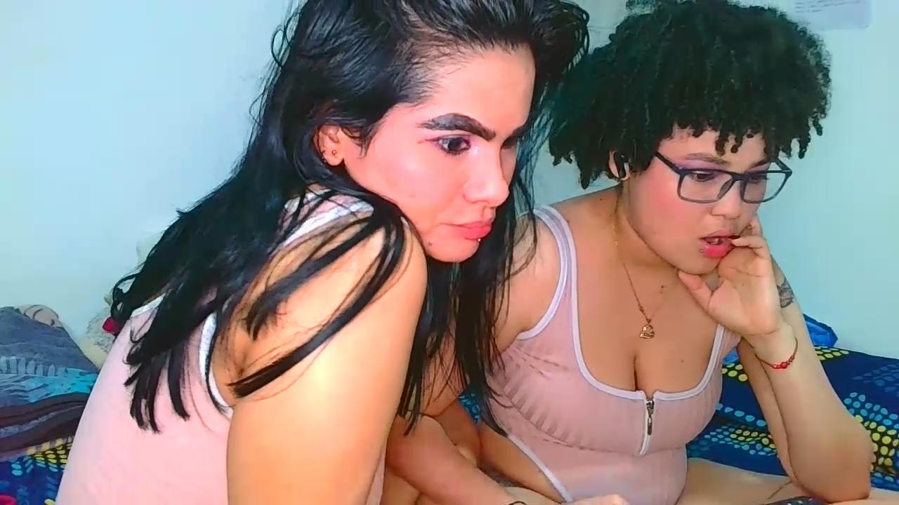 Image of cam model MiazYVanellope from XloveCam