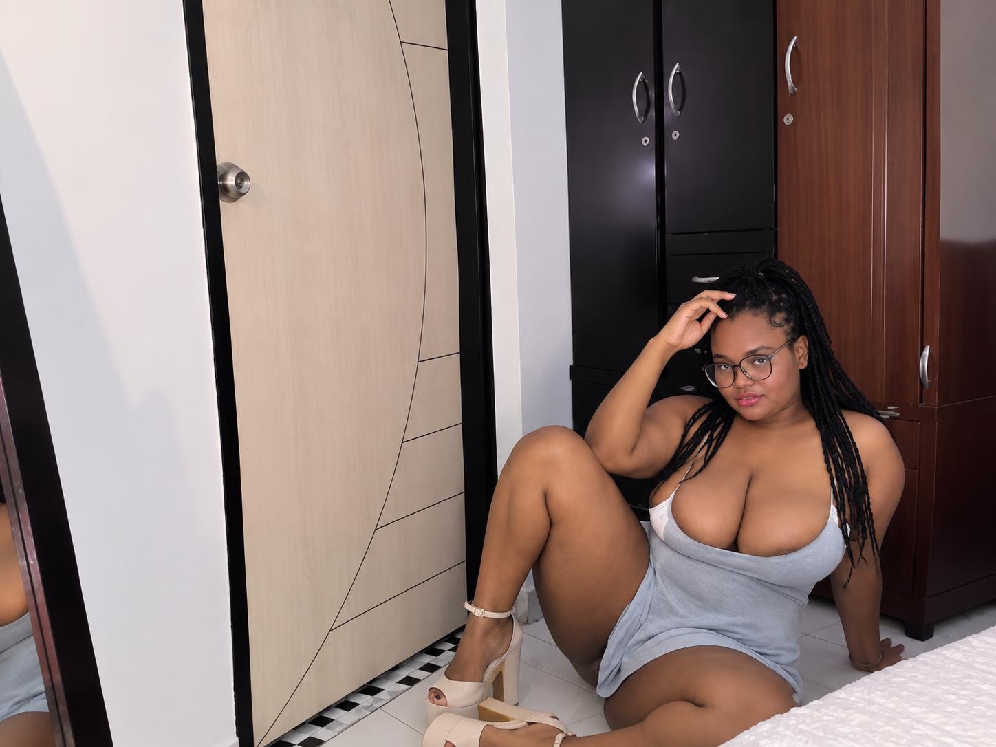 Image of cam model Eilin (Monikt) from XloveCam