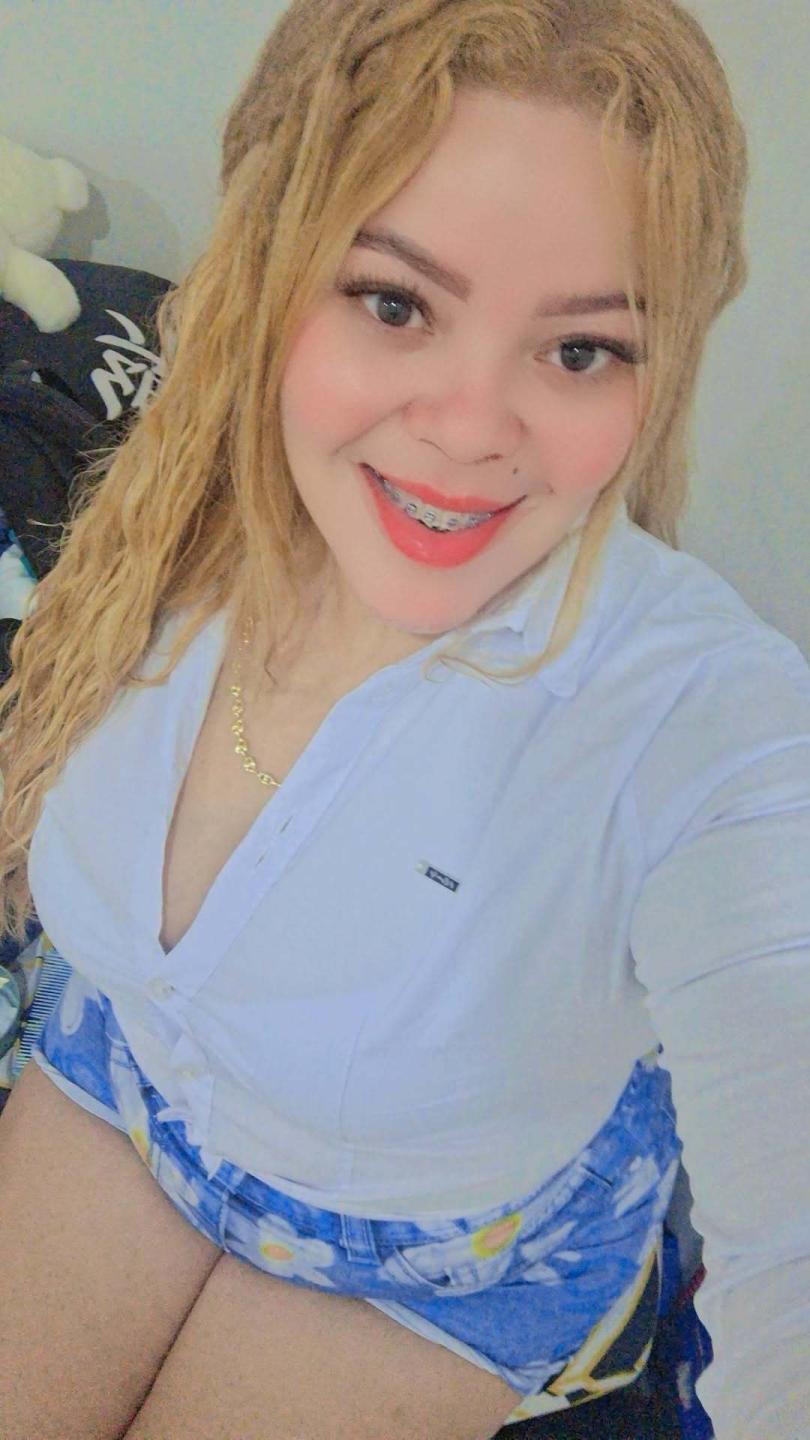 Image of cam model Sharicke69 from XloveCam
