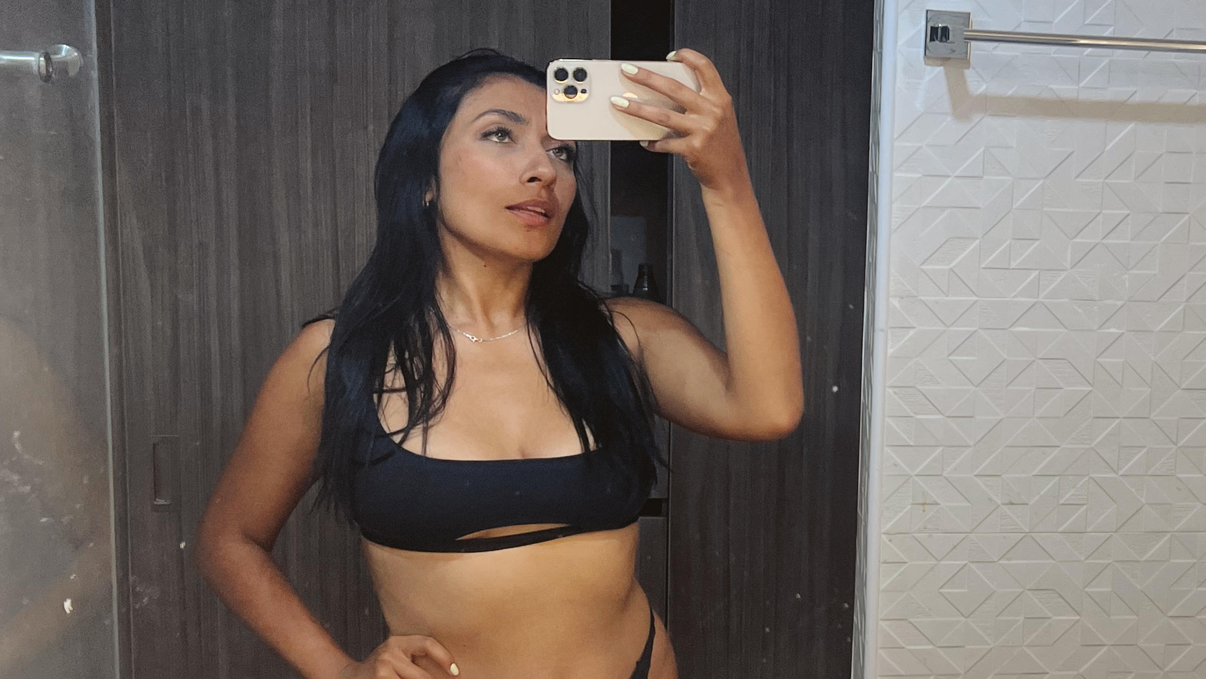 Image of cam model AmeliRoux from XloveCam