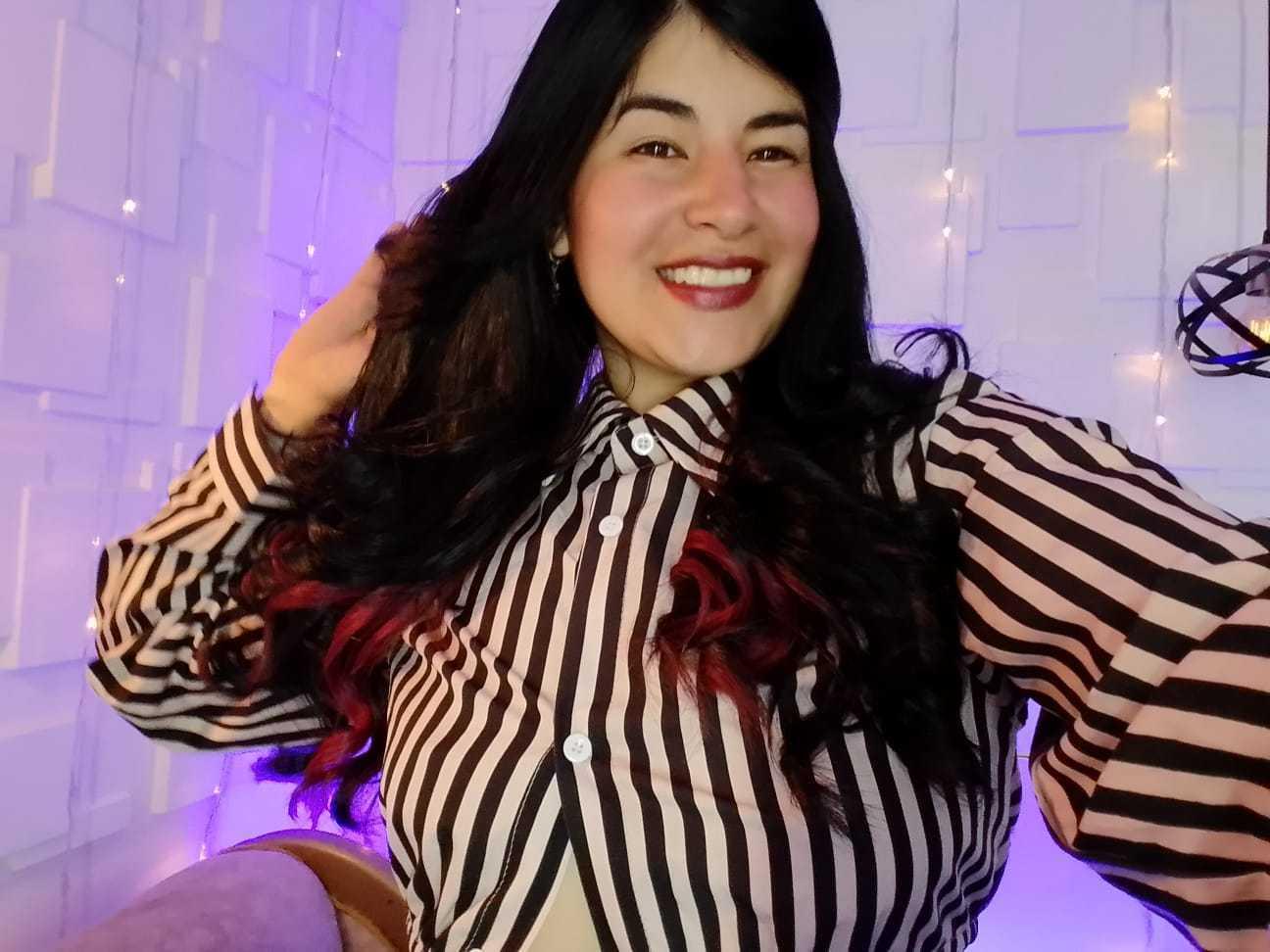 Image of cam model NinaHarpper from XloveCam