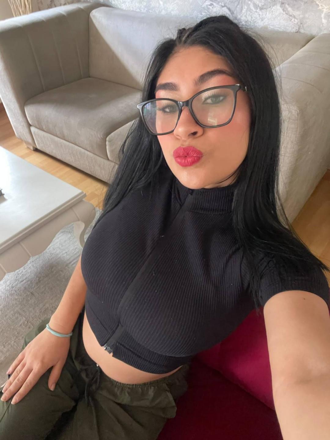 Image of cam model NinaRouse from XloveCam